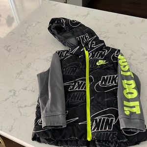 Nike Puffy Vest w/ Sleeves